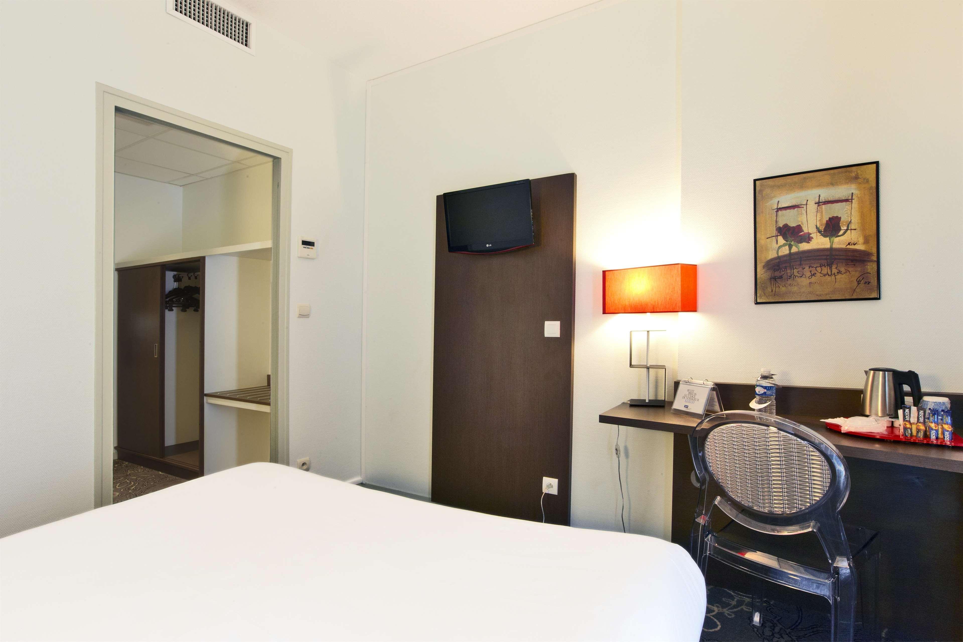 Hotel Kyriad La Rochelle Centre Ville Buitenkant foto